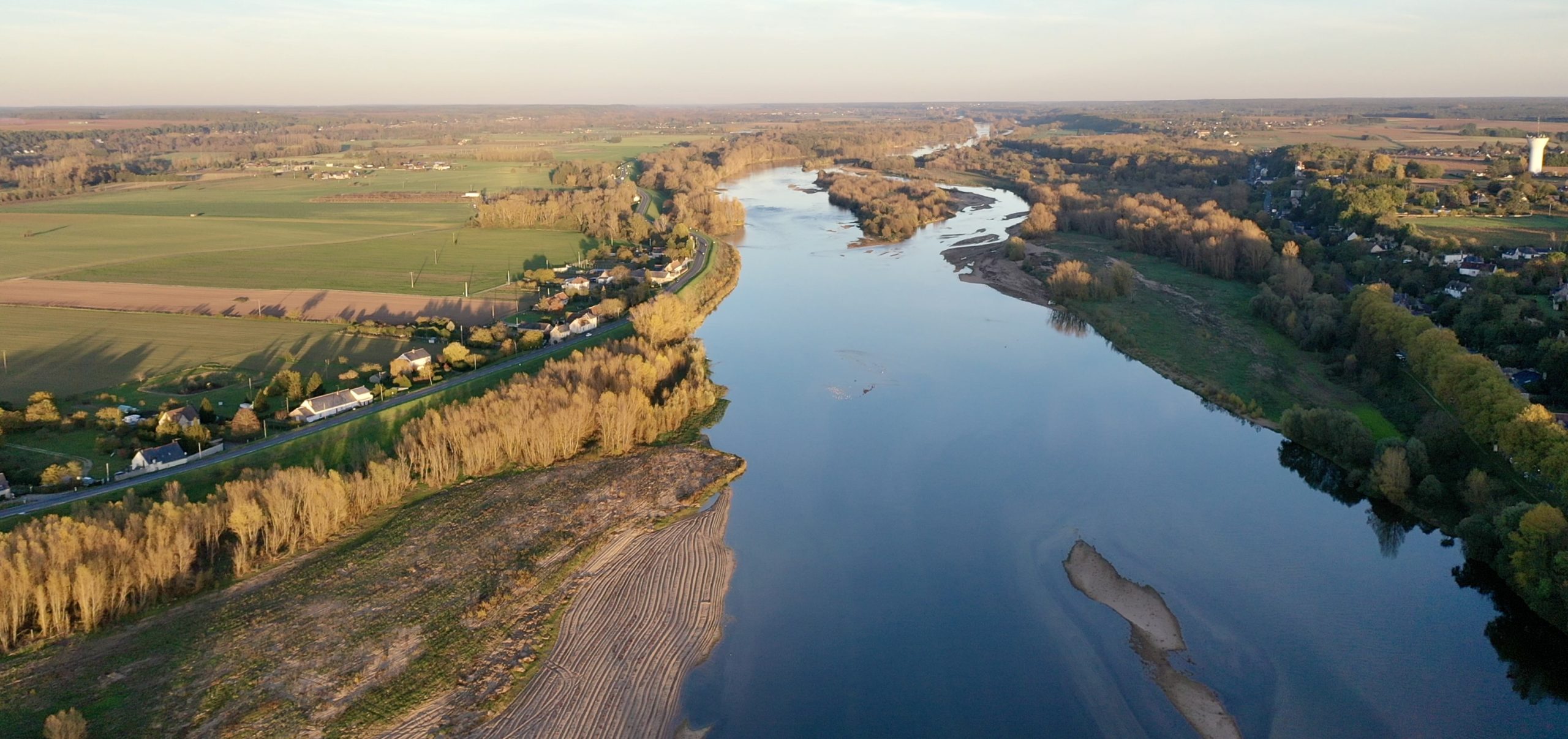 Loire River with Montlouis-sur-Loire on the right and Vouvray on the left, November 2022